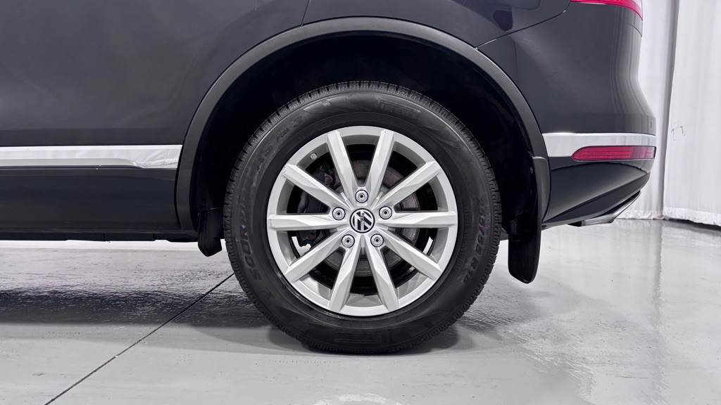 2016 Volkswagen Touareg Image 31