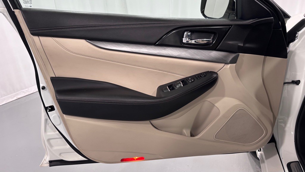 2018 Nissan Maxima Image 16