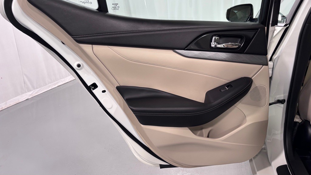 2018 Nissan Maxima Image 23