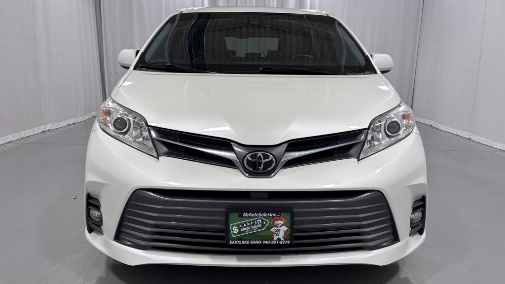 2018 Toyota Sienna Image 2