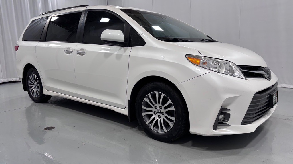2018 Toyota Sienna Image 3