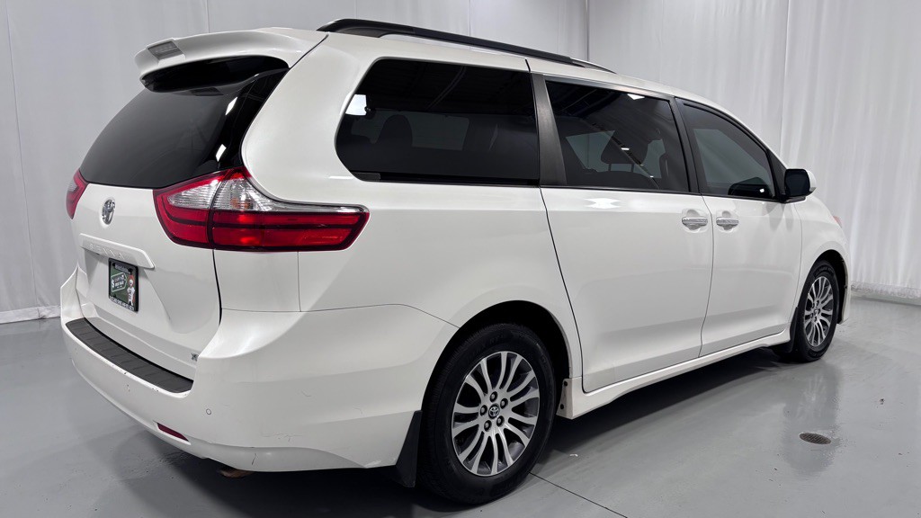 2018 Toyota Sienna Image 5