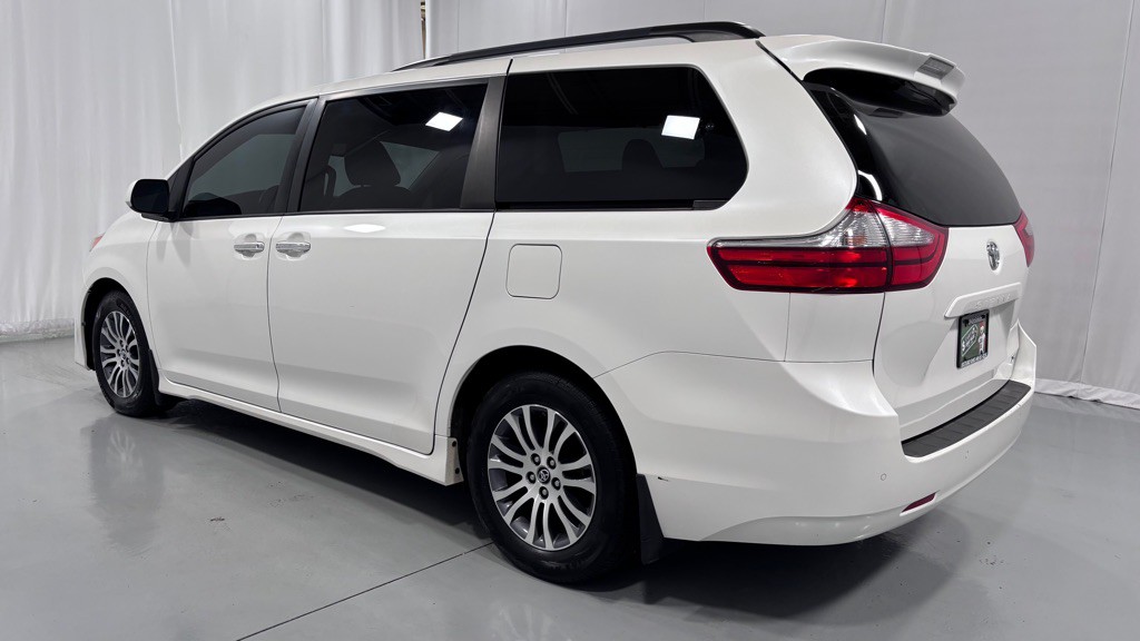 2018 Toyota Sienna Image 7