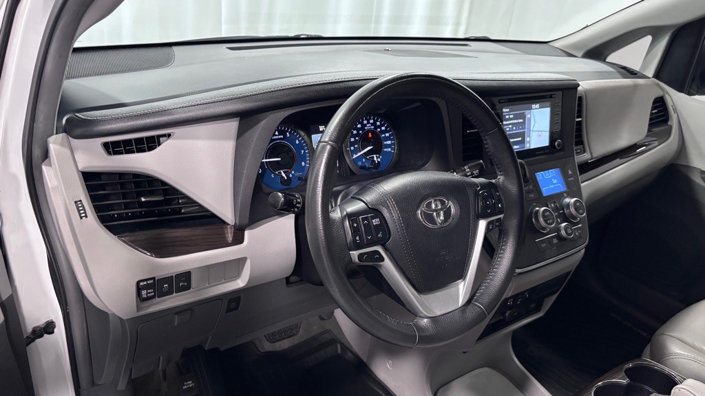 2018 Toyota Sienna Image 9