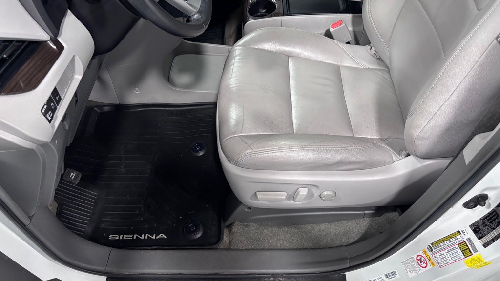 2018 Toyota Sienna Image 11