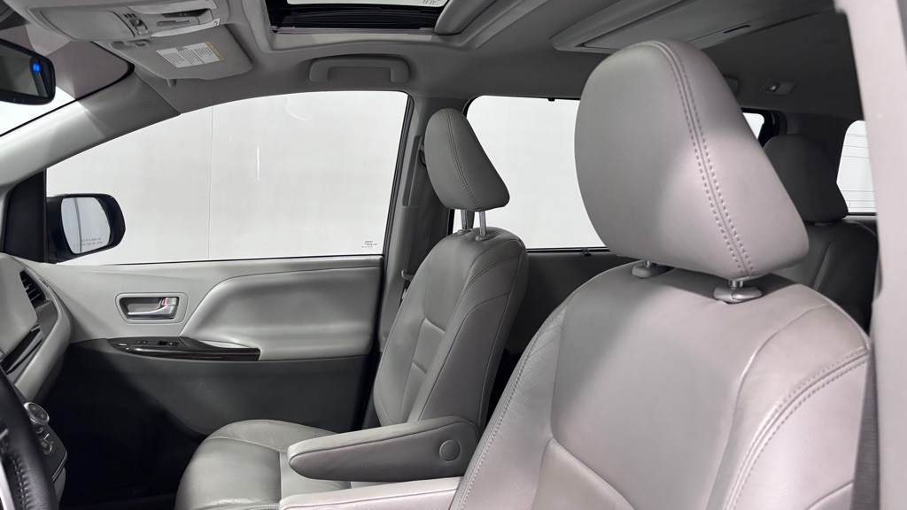 2018 Toyota Sienna Image 12