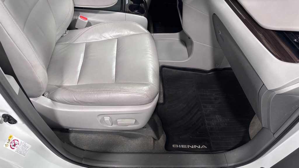2018 Toyota Sienna Image 18