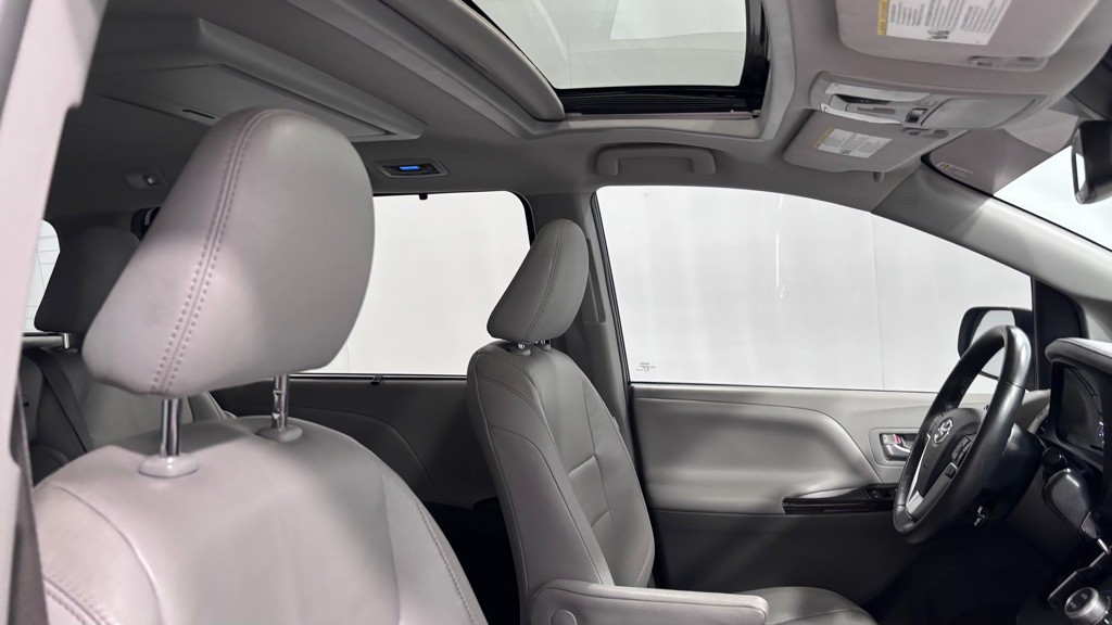 2018 Toyota Sienna Image 19