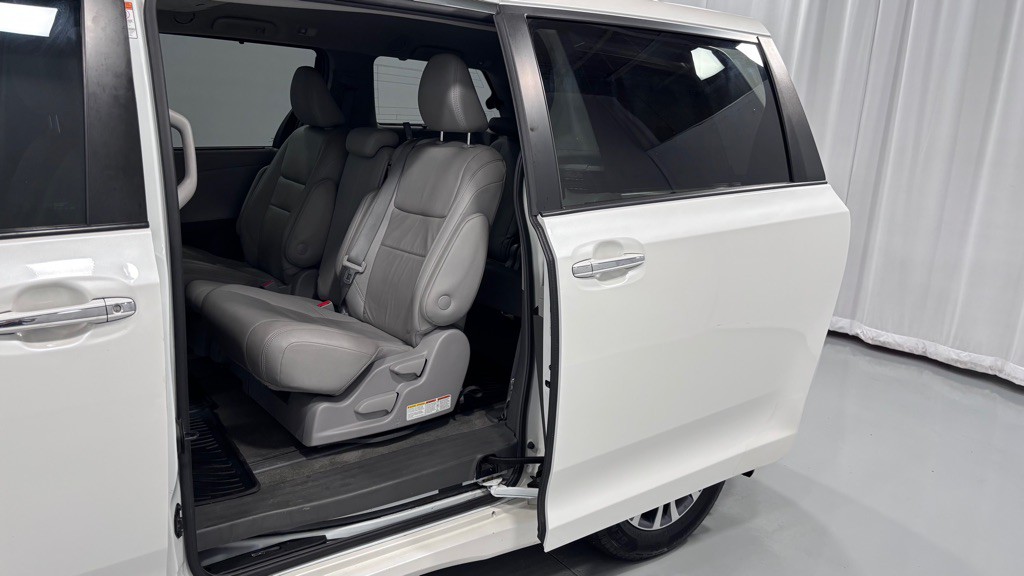 2018 Toyota Sienna Image 23