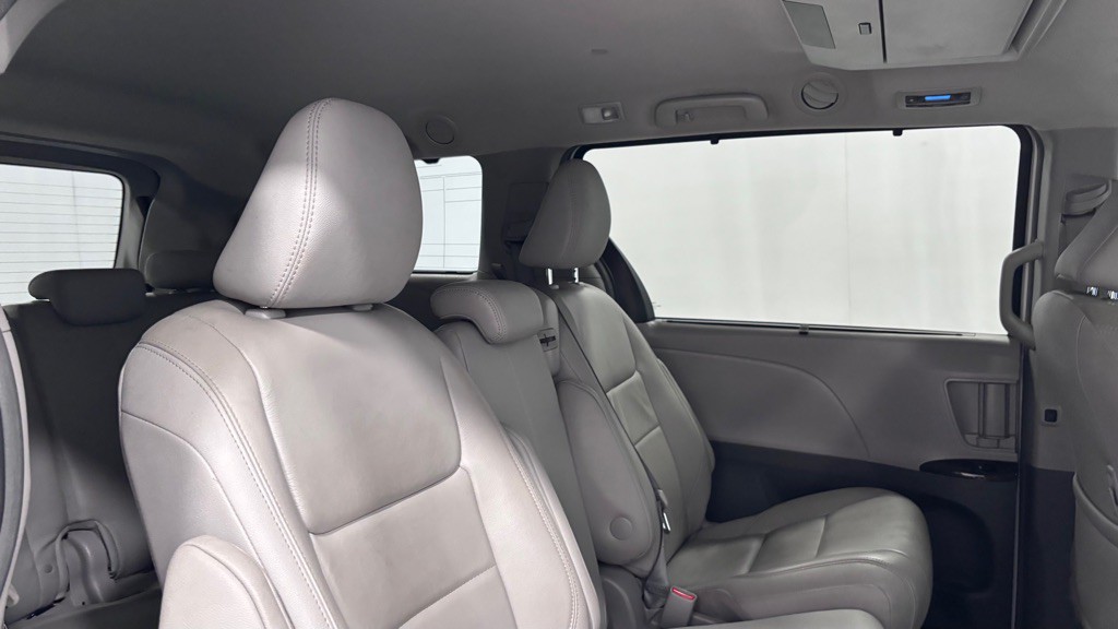 2018 Toyota Sienna Image 25