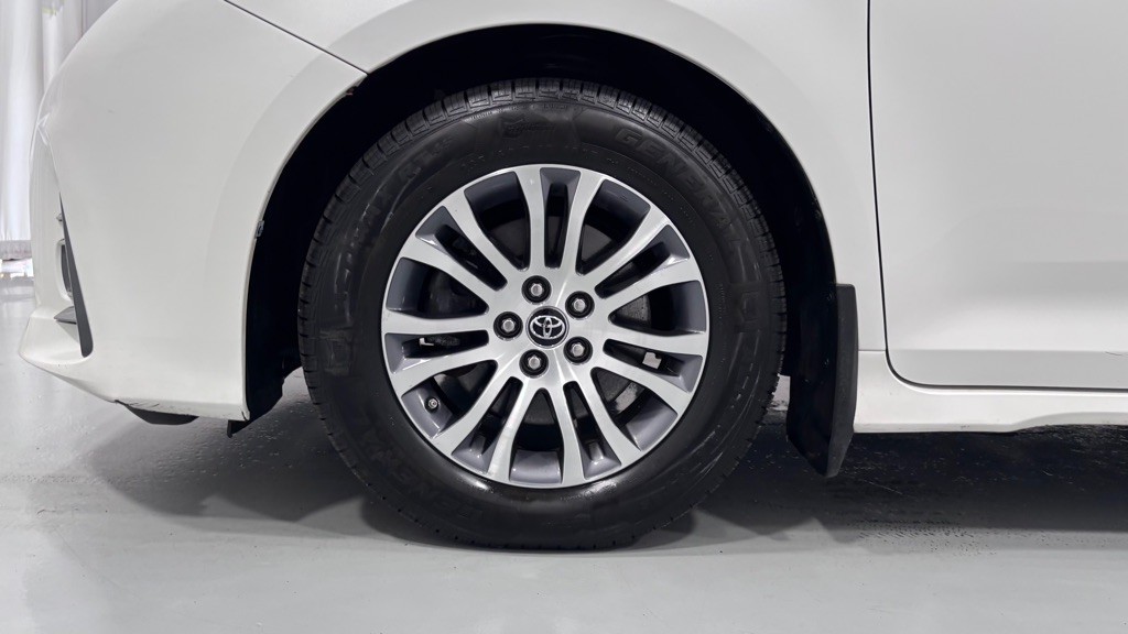2018 Toyota Sienna Image 30
