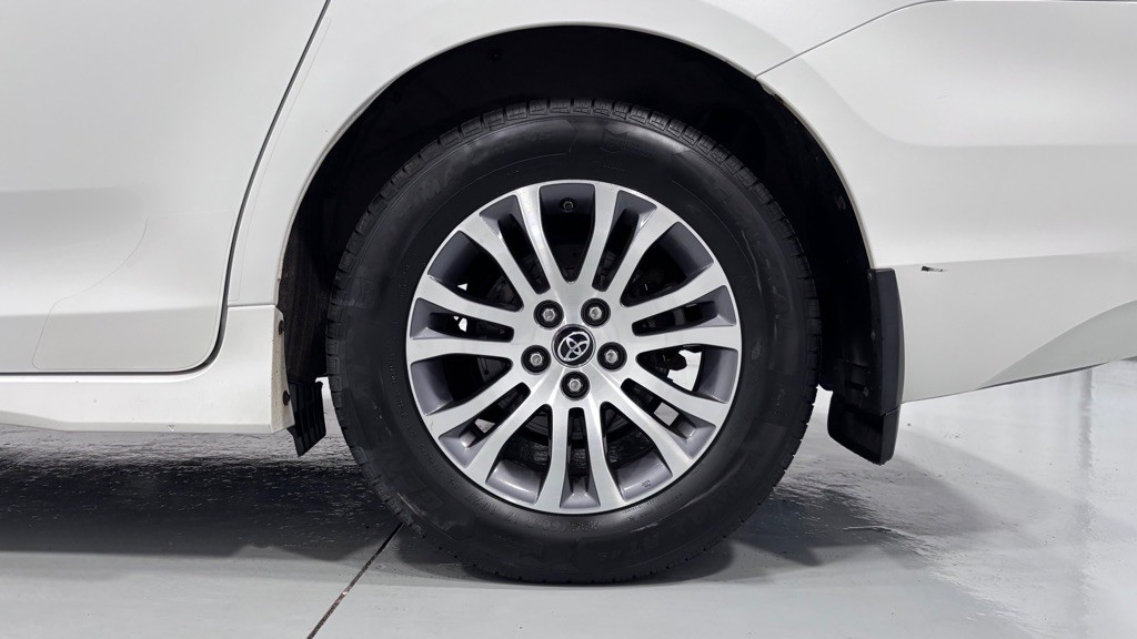 2018 Toyota Sienna Image 31