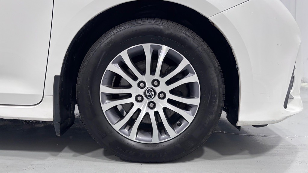2018 Toyota Sienna Image 32
