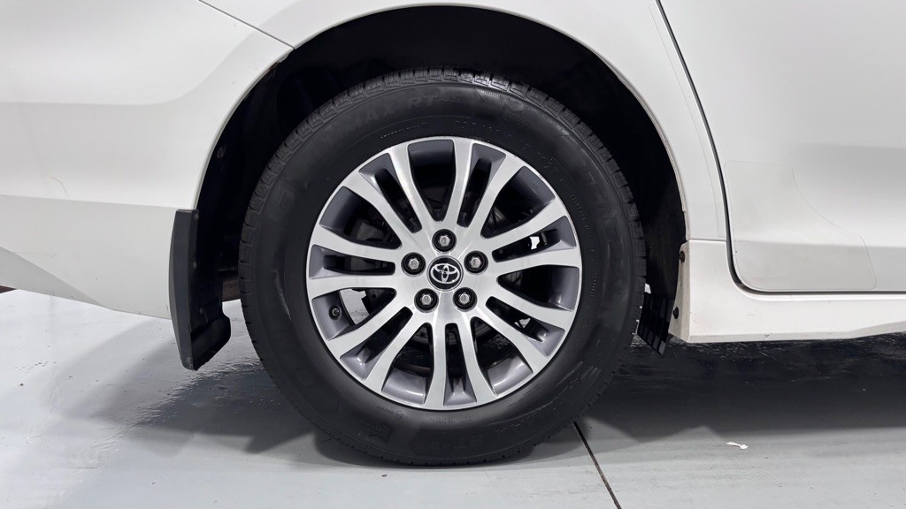2018 Toyota Sienna Image 33