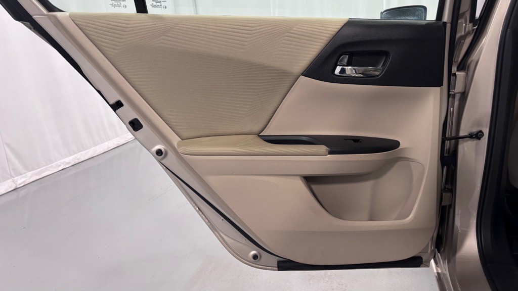 2015 Honda Accord Image 29