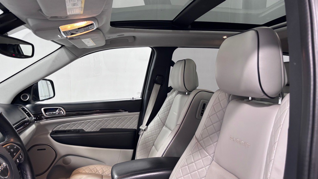 2017 Jeep Grand Cherokee Image 12