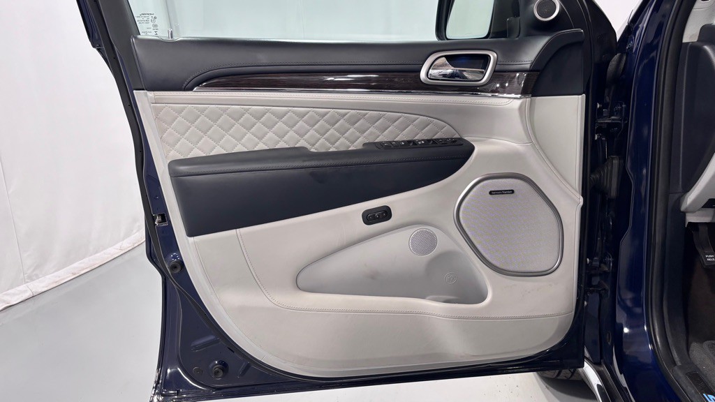 2017 Jeep Grand Cherokee Image 16