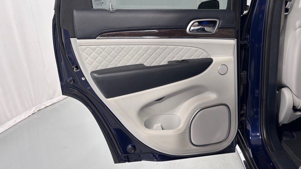 2017 Jeep Grand Cherokee Image 23