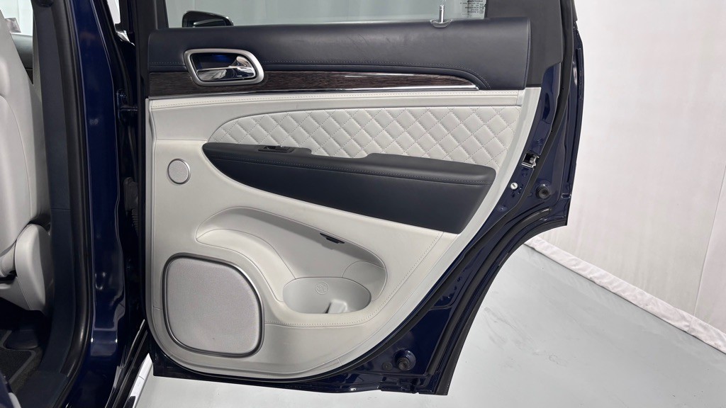 2017 Jeep Grand Cherokee Image 27