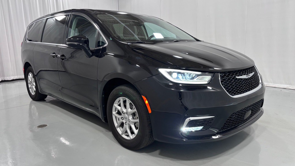 2024 Chrysler Pacifica Image 3