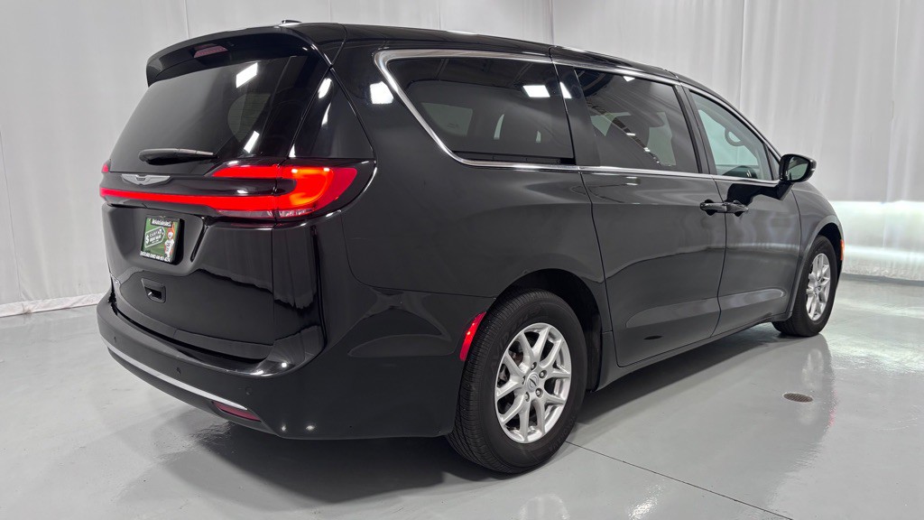 2024 Chrysler Pacifica Image 5