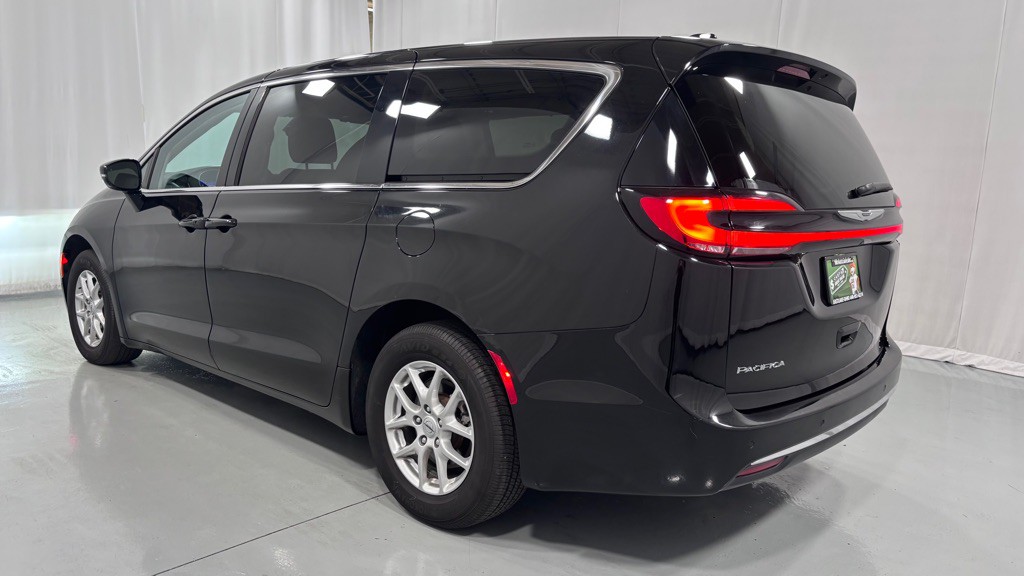 2024 Chrysler Pacifica Image 7