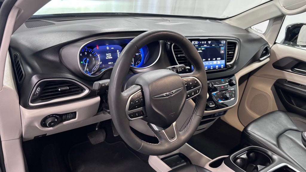 2024 Chrysler Pacifica Image 9