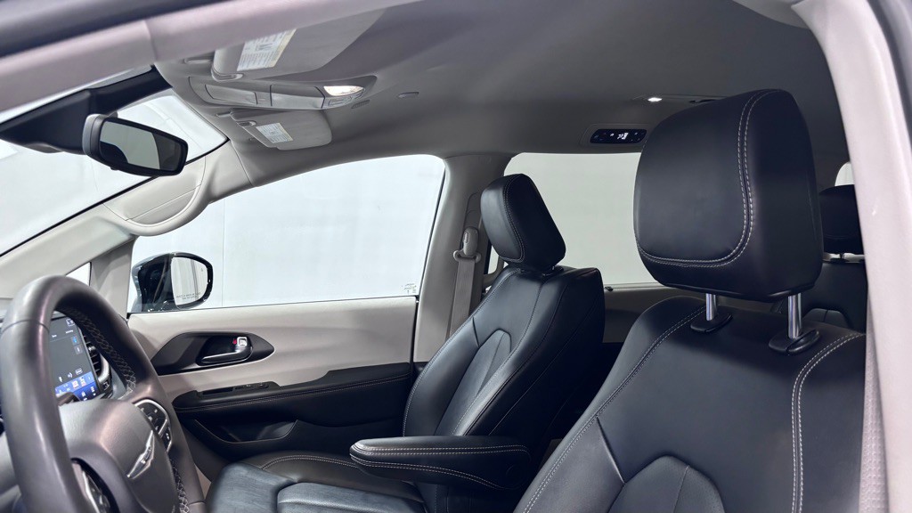 2024 Chrysler Pacifica Image 12