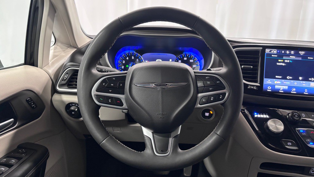 2024 Chrysler Pacifica Image 13