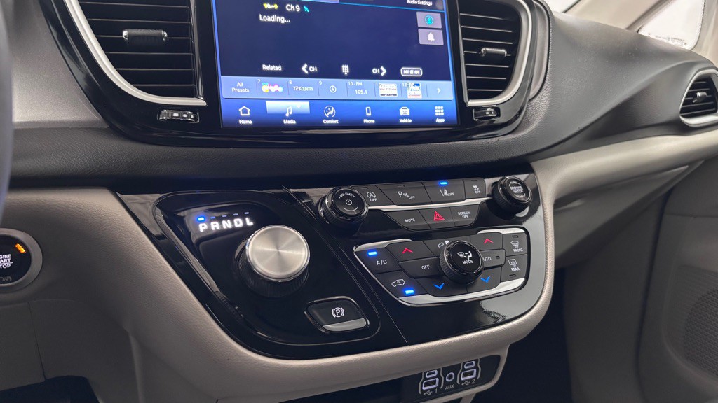 2024 Chrysler Pacifica Image 16