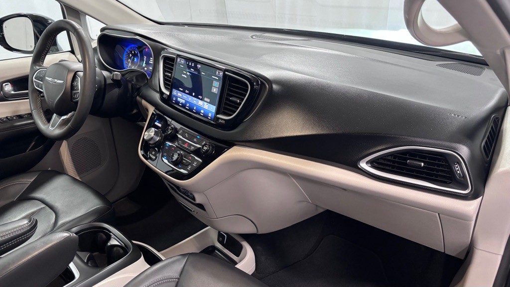 2024 Chrysler Pacifica Image 18