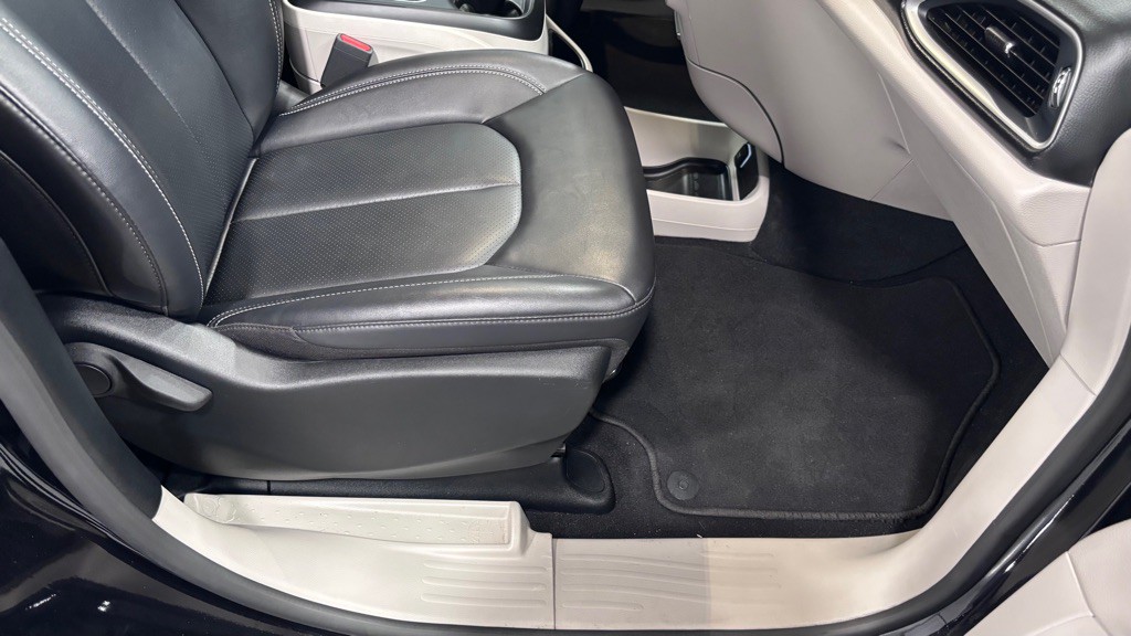 2024 Chrysler Pacifica Image 19