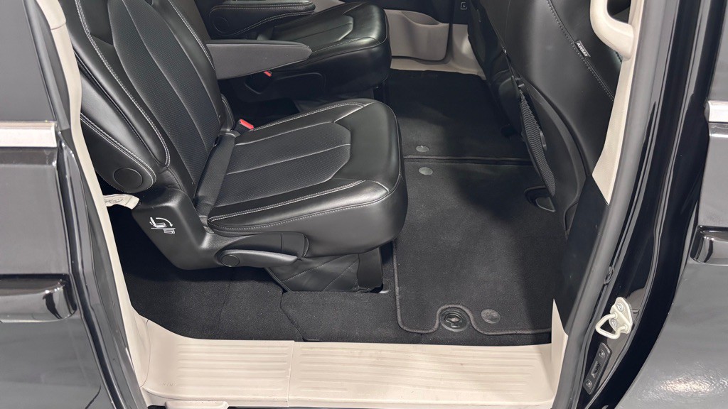 2024 Chrysler Pacifica Image 25
