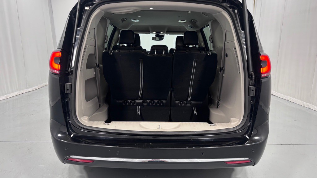 2024 Chrysler Pacifica Image 29