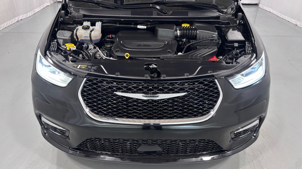2024 Chrysler Pacifica Image 30