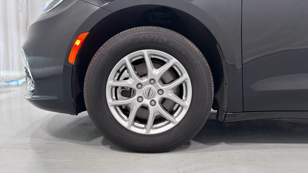 2024 Chrysler Pacifica Image 31