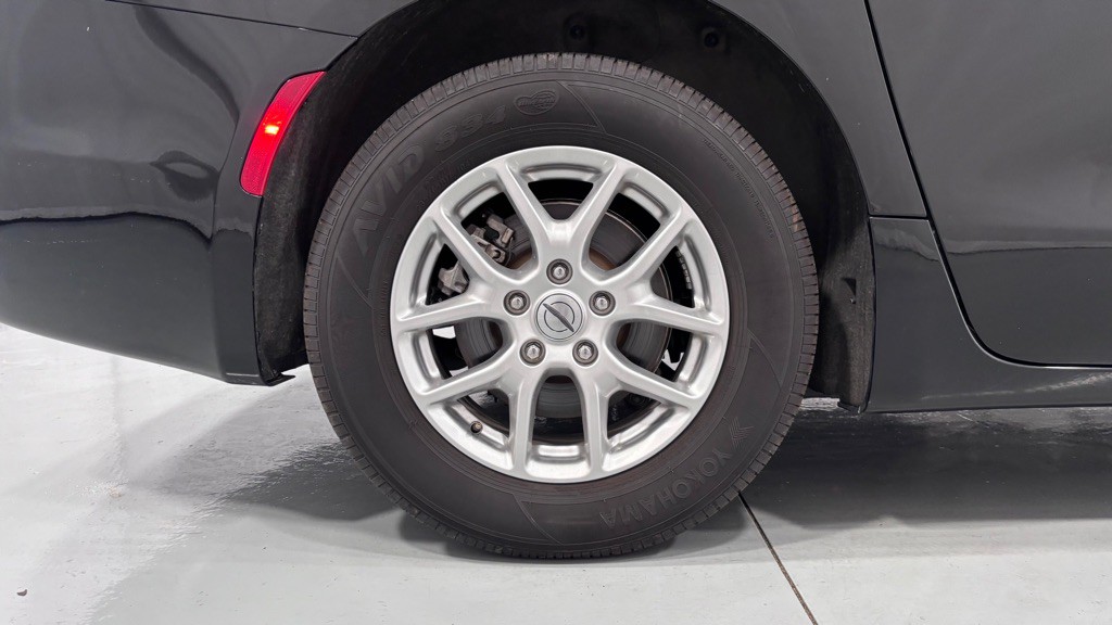 2024 Chrysler Pacifica Image 34