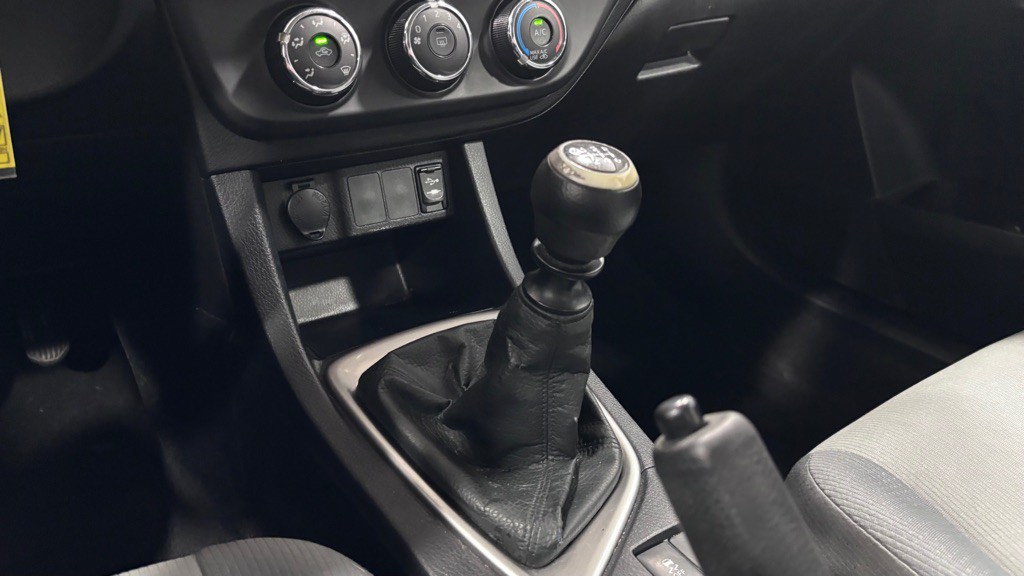 2015 Toyota Corolla Image 14