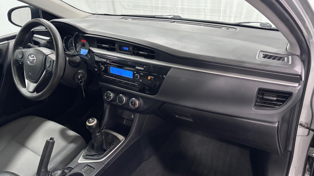 2015 Toyota Corolla Image 16