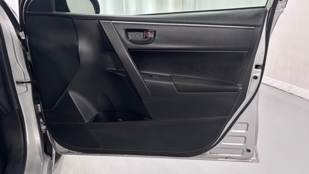 2015 Toyota Corolla Image 19