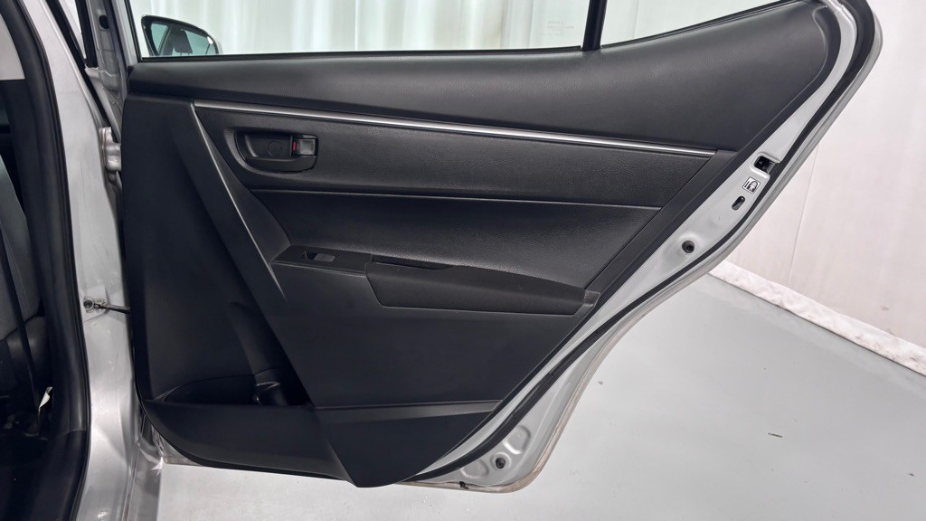 2015 Toyota Corolla Image 26