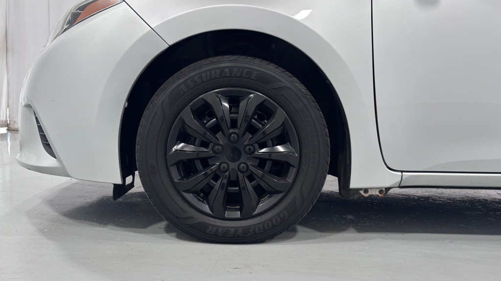 2015 Toyota Corolla Image 29