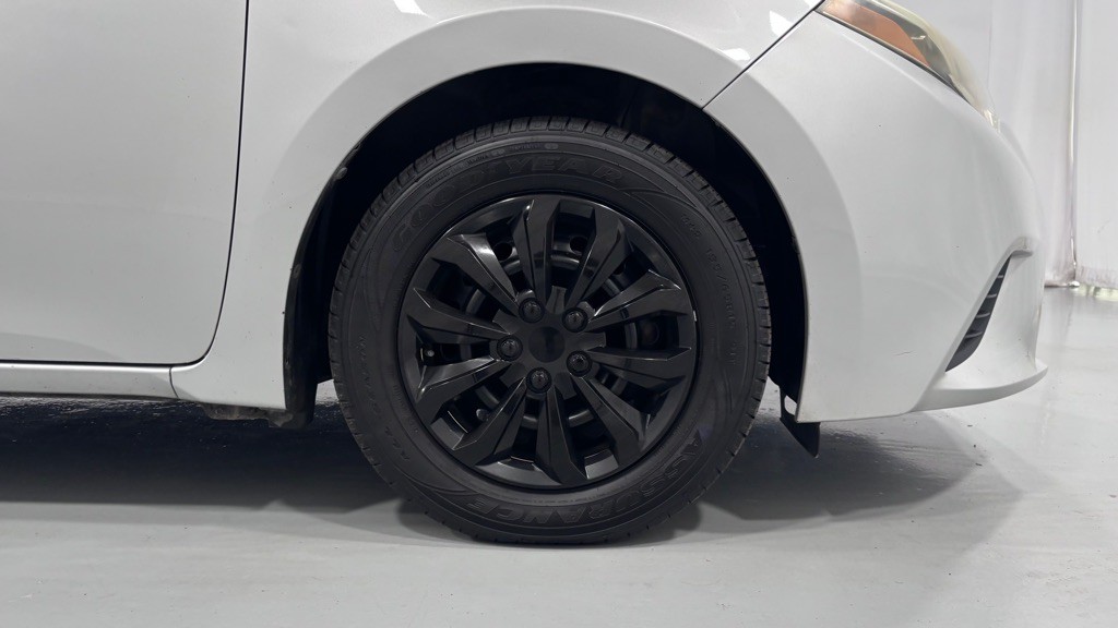 2015 Toyota Corolla Image 31