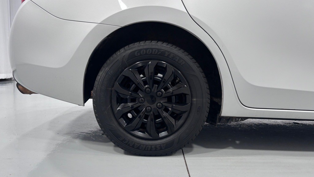 2015 Toyota Corolla Image 32