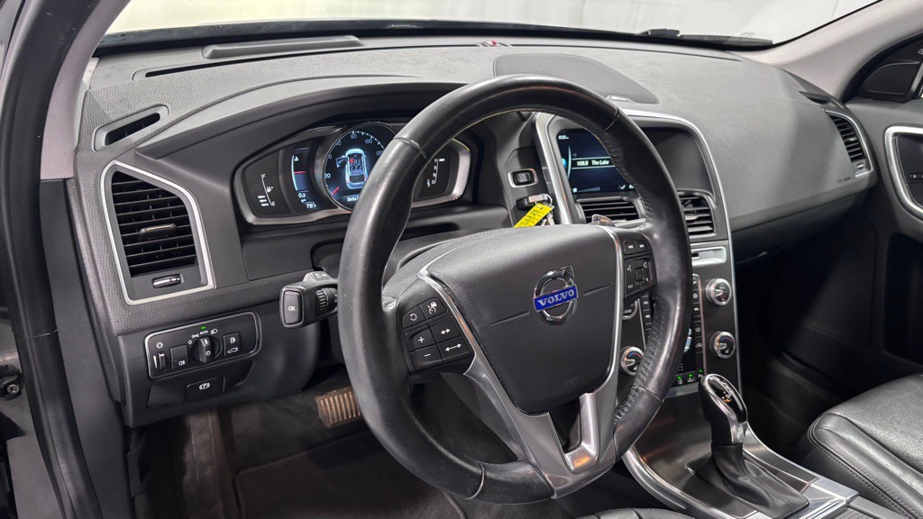 2015 Volvo XC60 Image 9