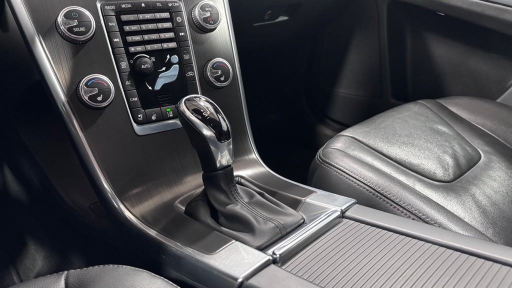 2015 Volvo XC60 Image 16