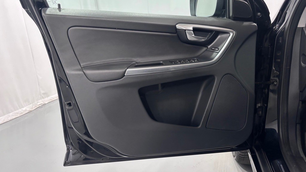 2015 Volvo XC60 Image 17