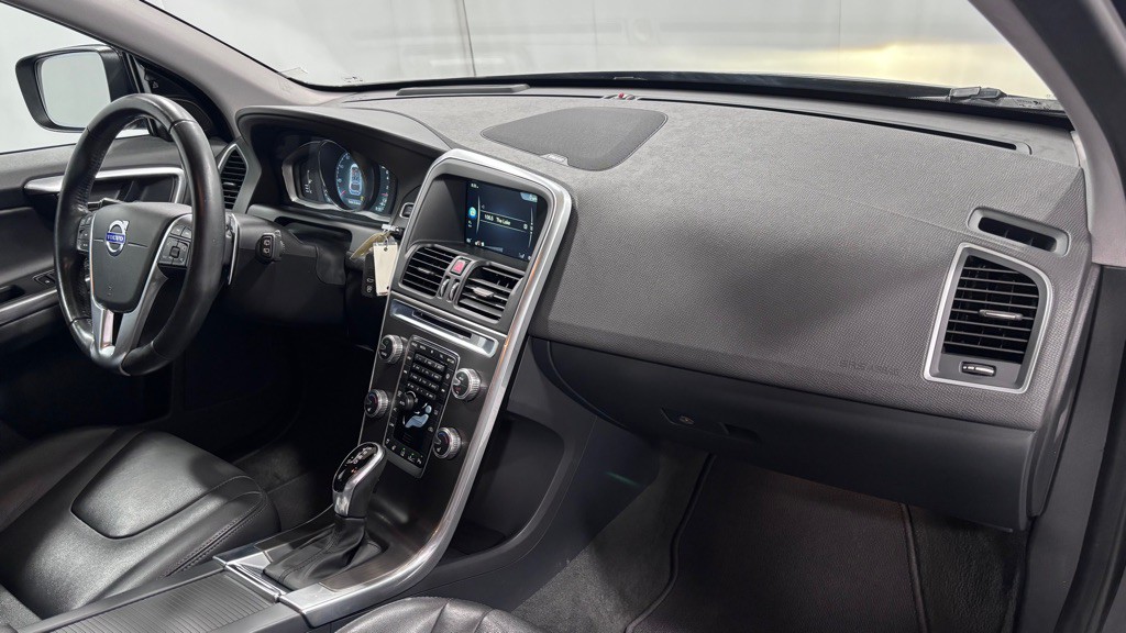 2015 Volvo XC60 Image 18