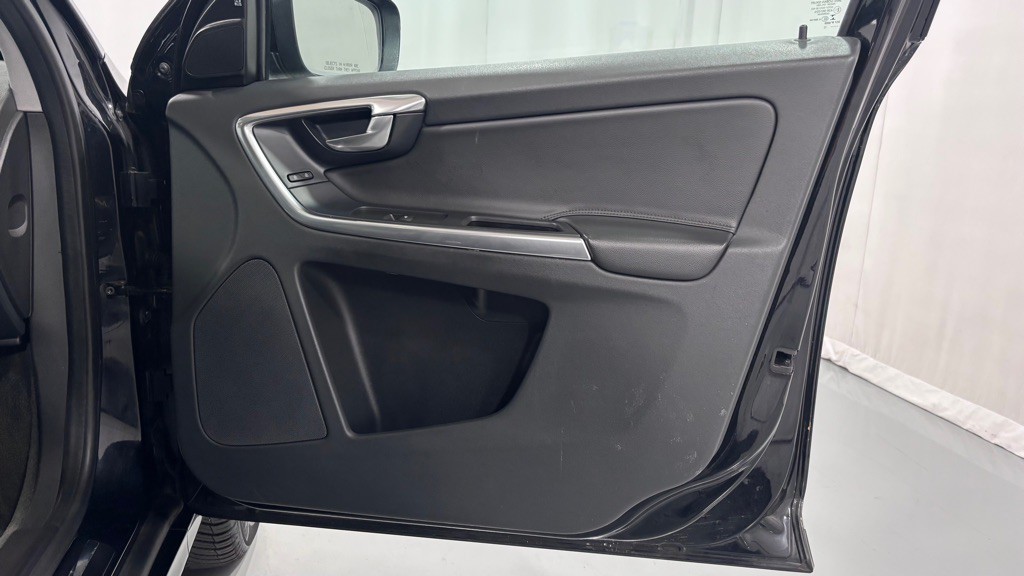 2015 Volvo XC60 Image 21