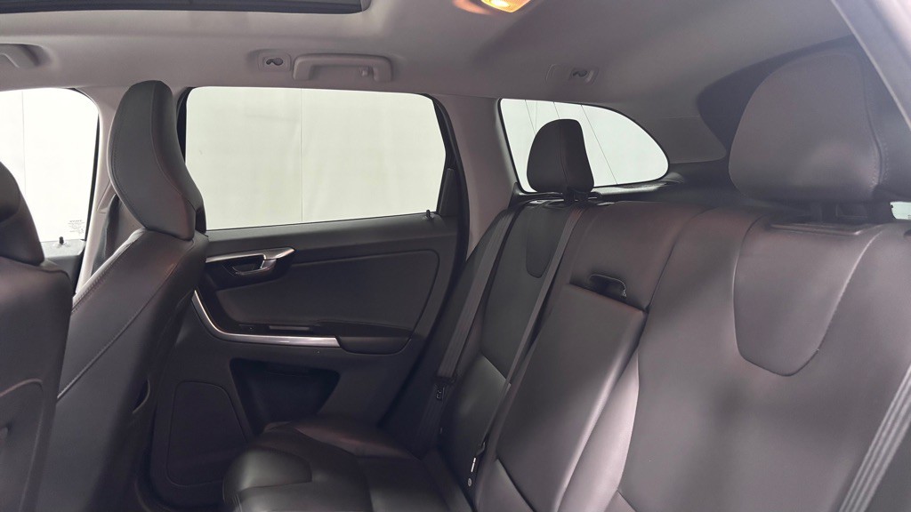 2015 Volvo XC60 Image 23